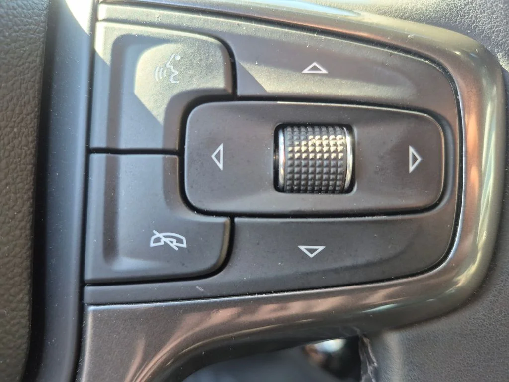 Used 2025 Gray Chevrolet ZR2 image 31