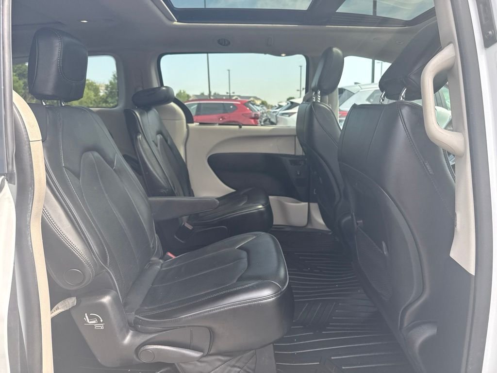 Used 2019 White Chrysler Limited image 20