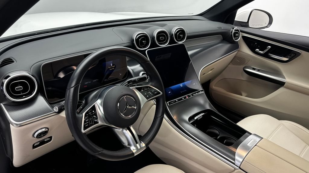Used 2025 White Mercedes-Benz GLC 300 image 22