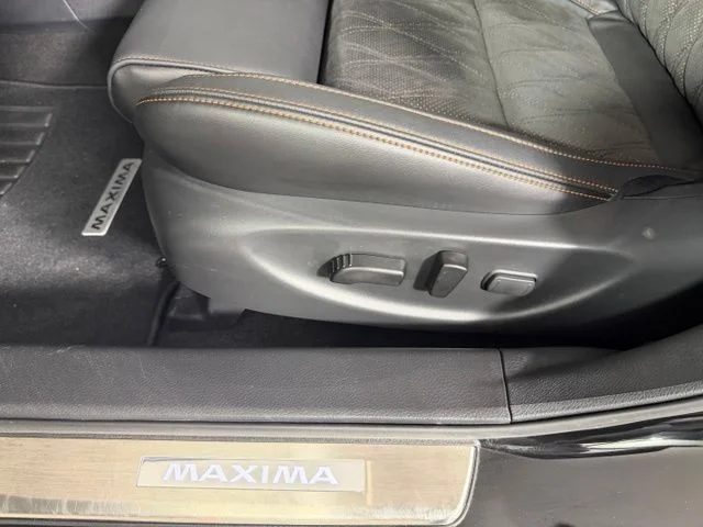 Certified Used 2023 Black Nissan SR image 15