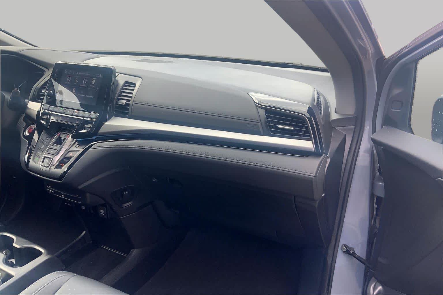 Used 2024 Sonic Gray Pearl Honda Touring image 15