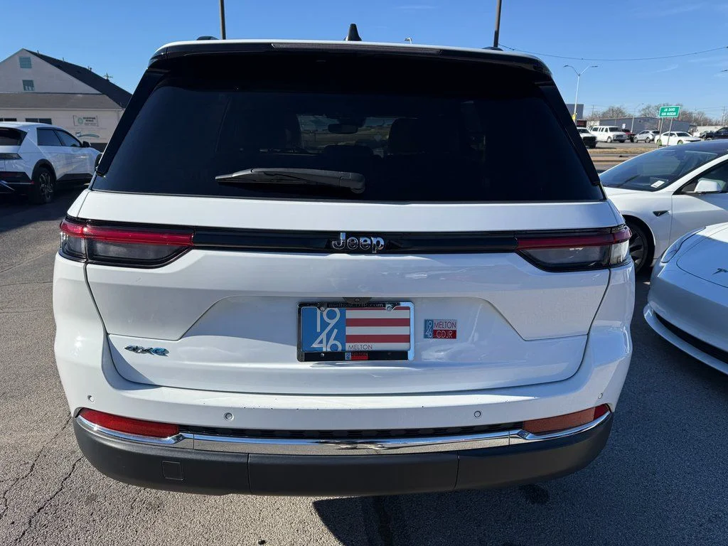 Used 2022 White Jeep 4xe image 15