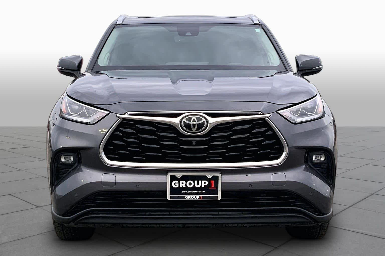Used 2020 Magnetic Gray Metallic Toyota Limited image 4