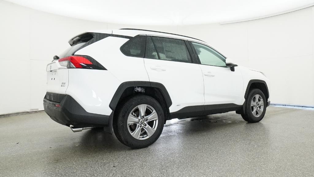 2025 Toyota RAV4 XLE - Photo 7