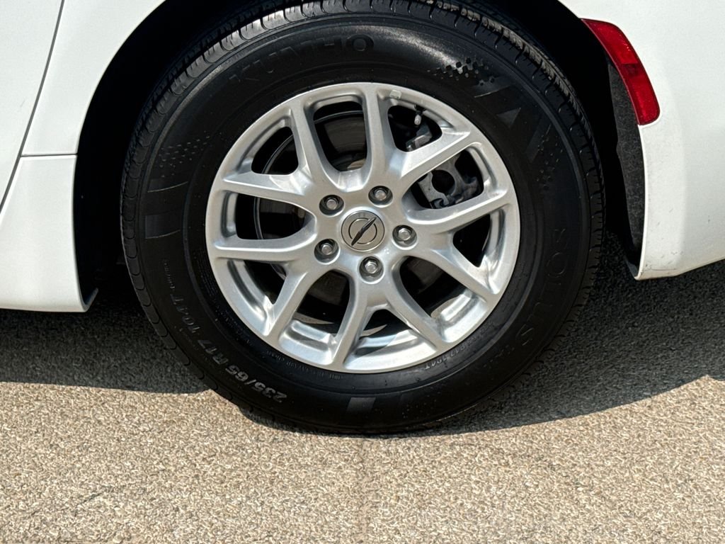 Used 2022 White Chrysler LX image 10