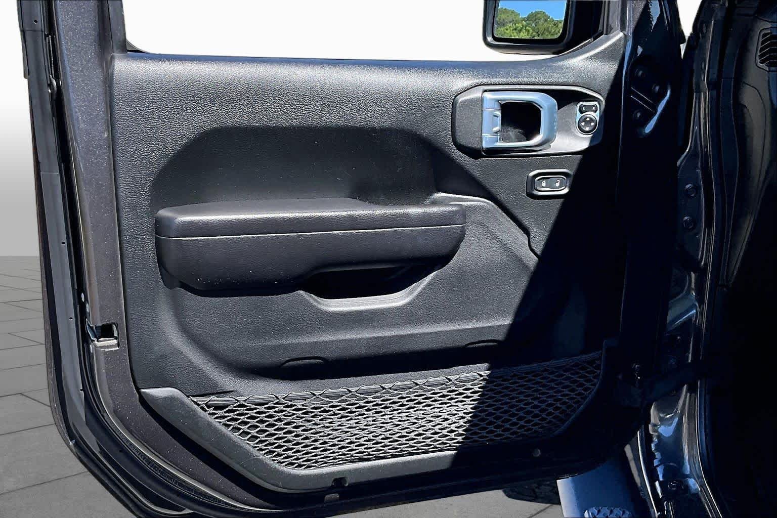 Used 2021 Granite Crystal Metallic Clearcoat Jeep Mojave image 21