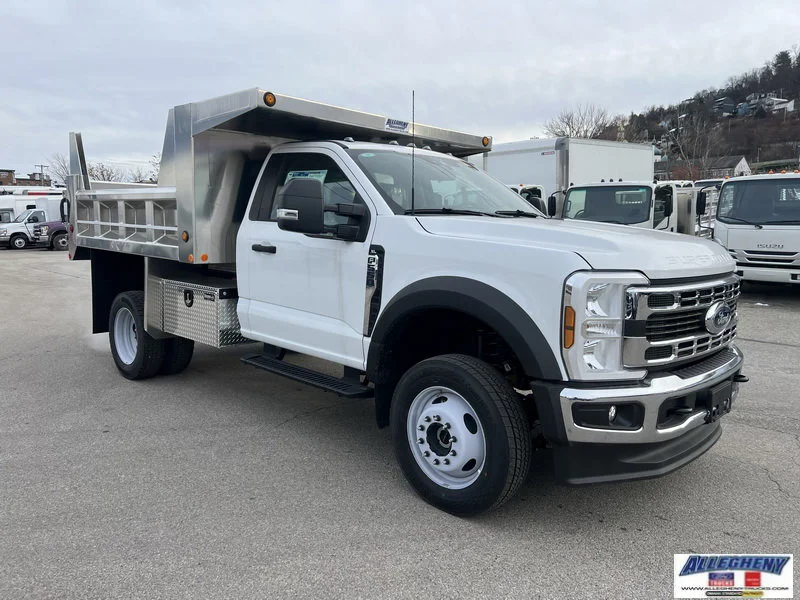 New 2025 Oxford White Ford F-550® XL image 4