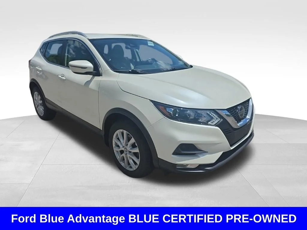 Used 2021 White Nissan SV image 3