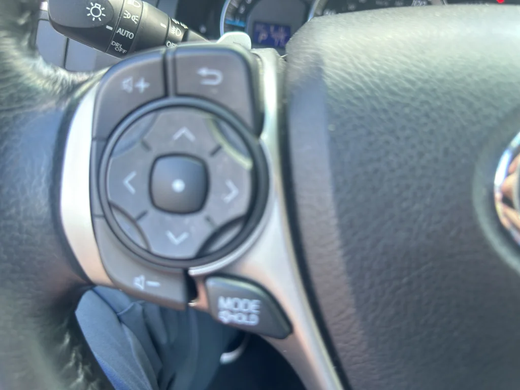 Used 2014 Classic Silver Metallic Toyota SE image 10