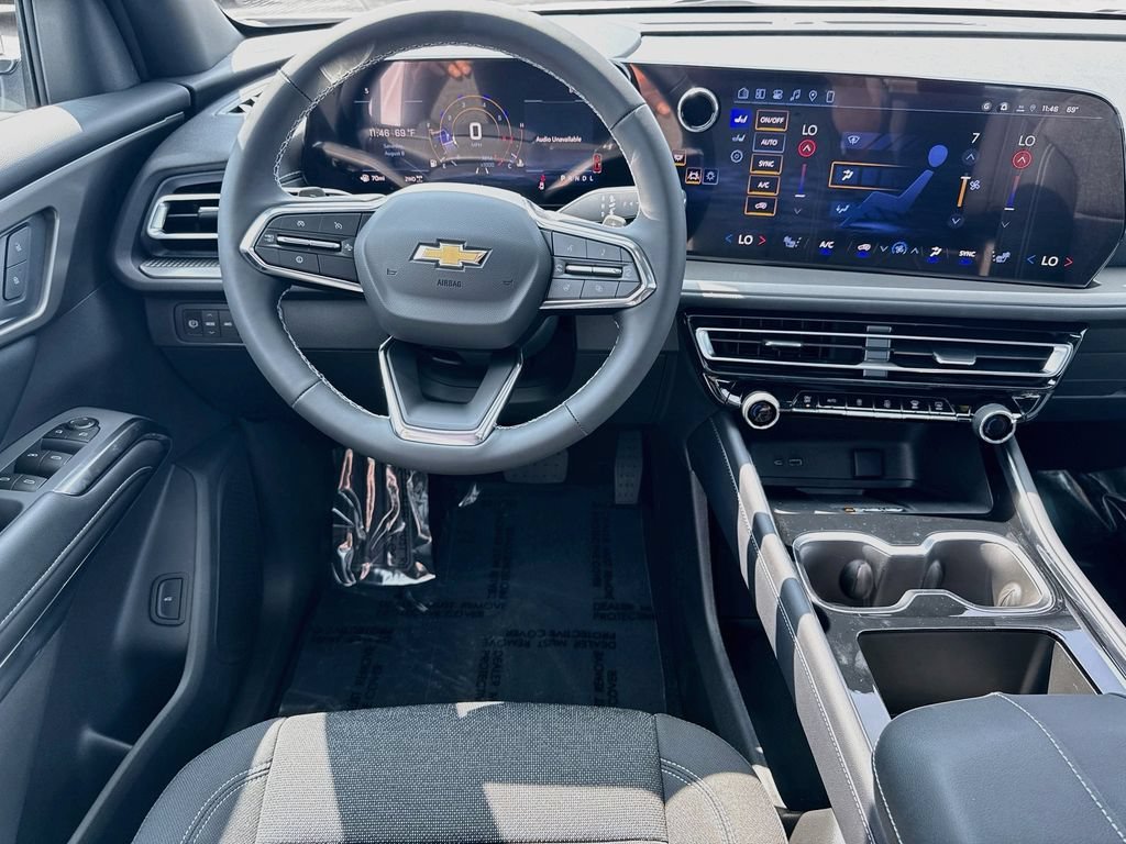 New 2027 Polar White Tricoat Chevrolet LT image 24