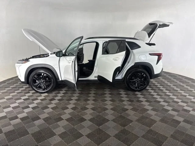 Used 2025 White Chevrolet ACTIV image 11