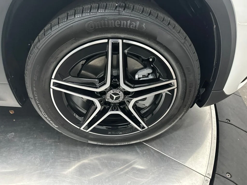 New 2026 White Mercedes-Benz GLA 250 image 9