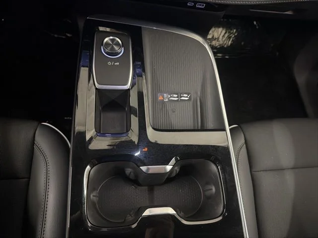 Used 2025 Summit White Buick Preferred image 29