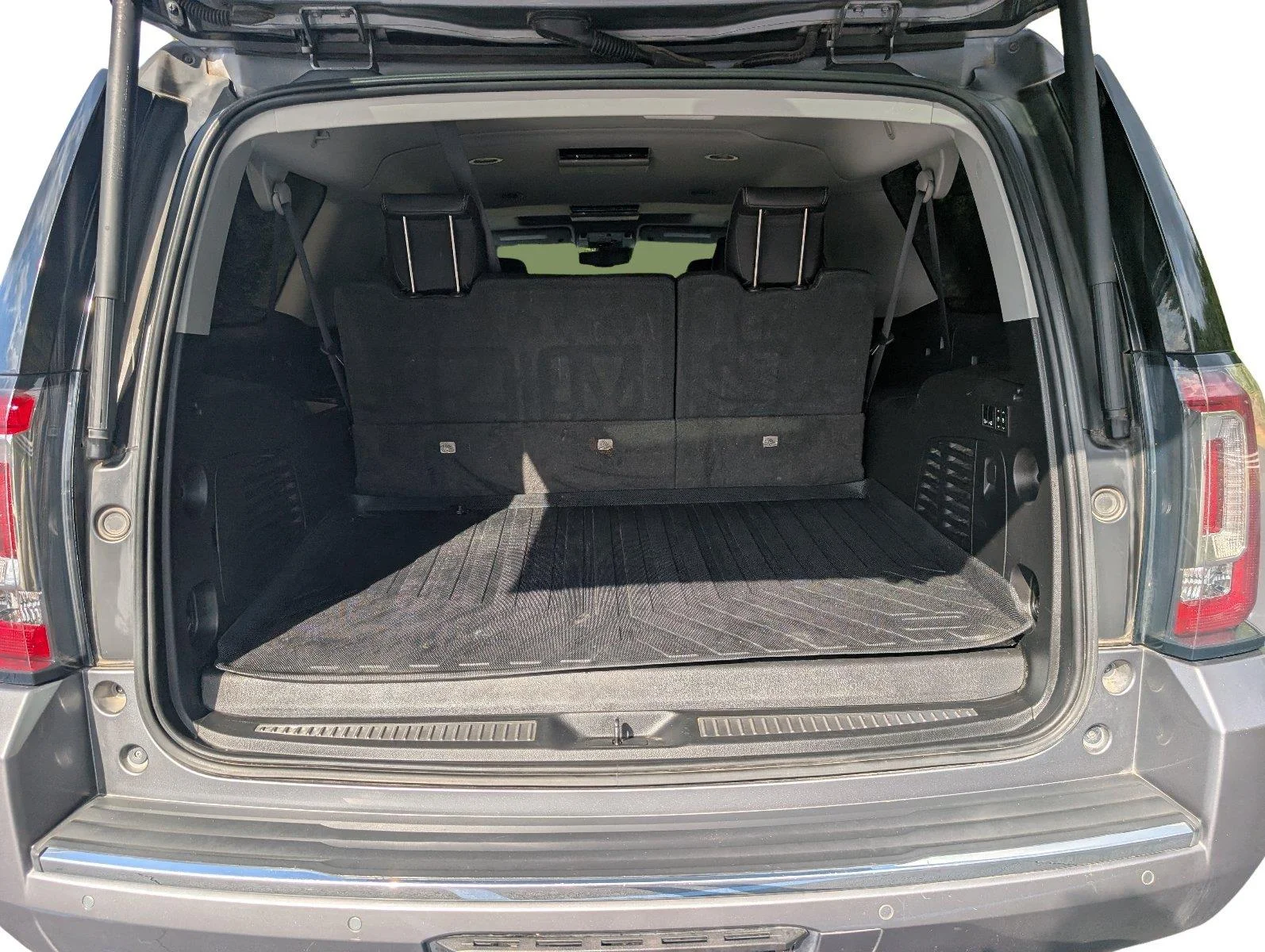 Used 2019 Satin Steel Metallic GMC Denali image 44