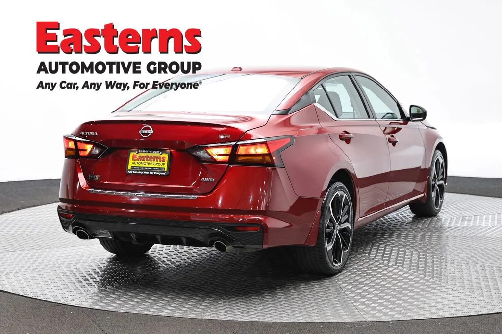 Used 2023 Red Nissan 2.5 SR image 5