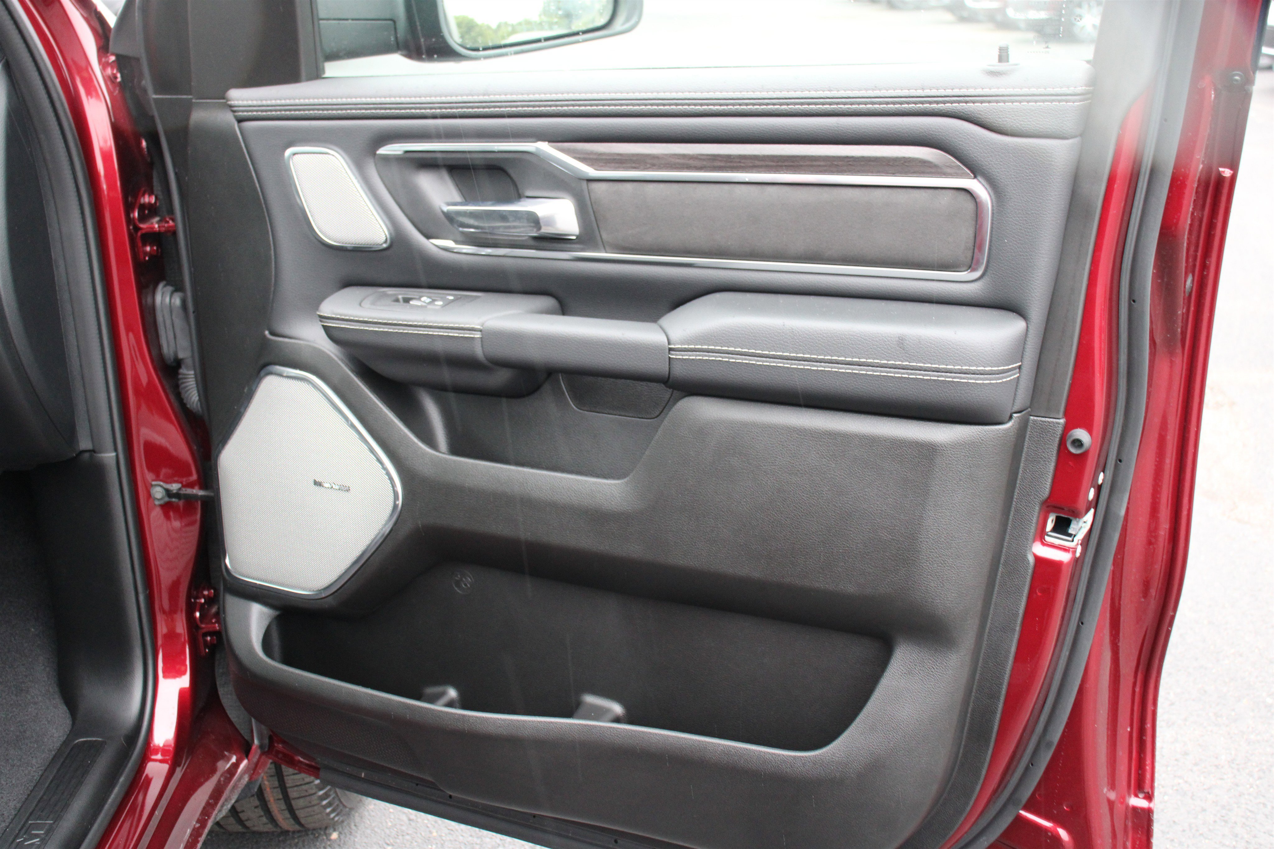 New 2026 Delmonico Red Pearl-Coat Exterior Paint RAM Laramie image 28