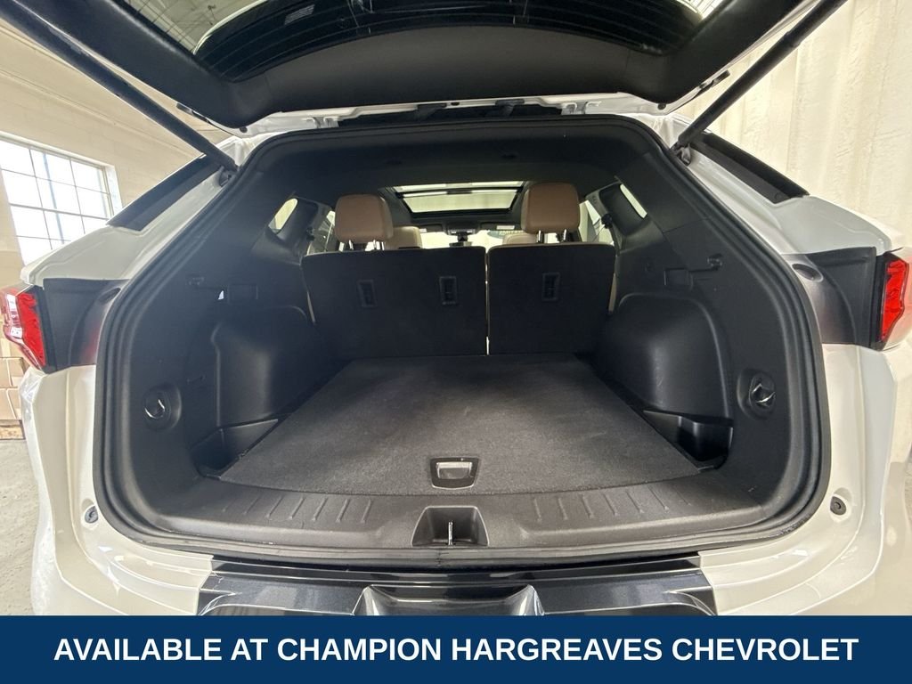 Used 2024 Iridescent Pearl Tricoat Chevrolet Premier image 34