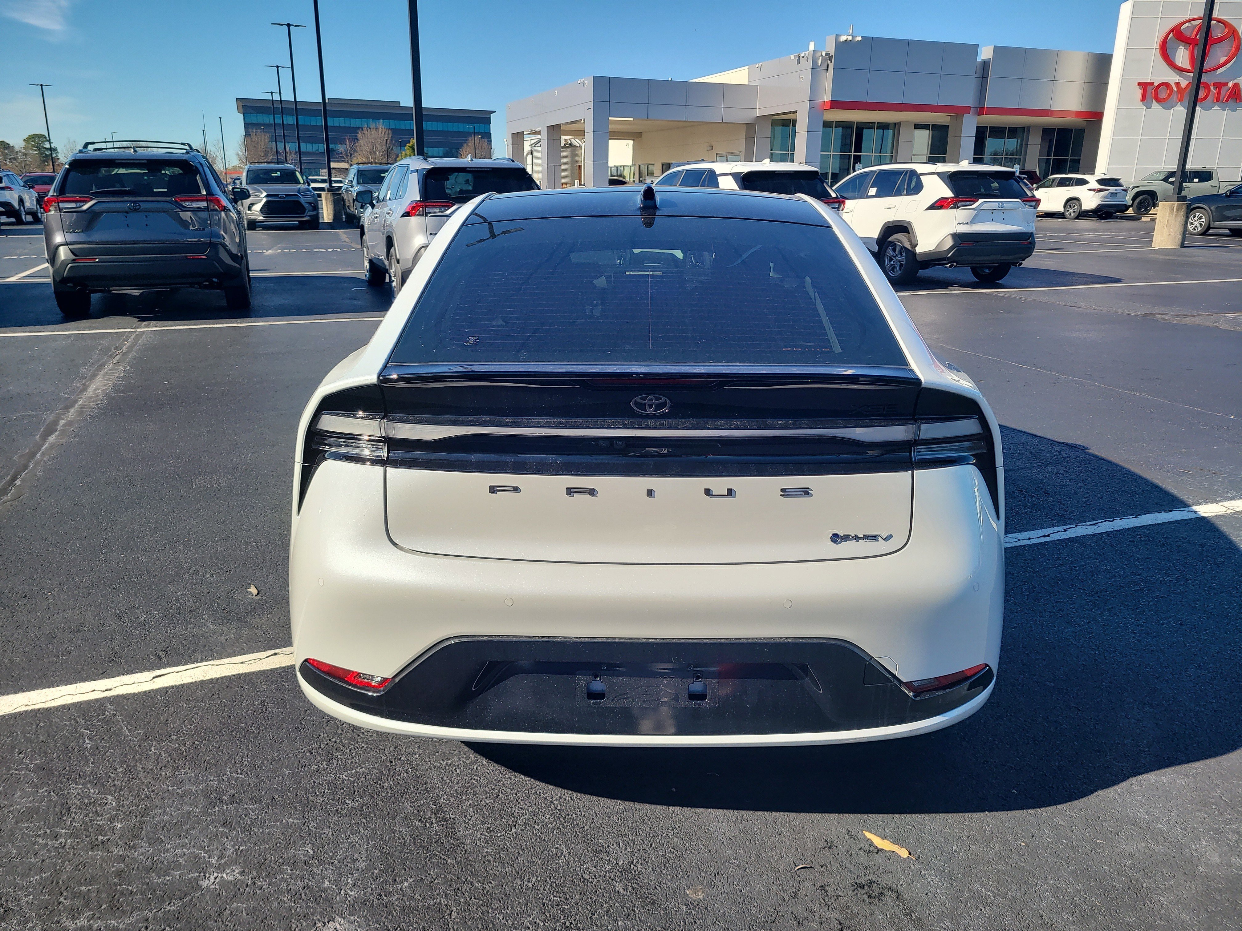 New 2026 Wind Chill Pearl <sup>1</sup> Toyota  XSE Premium image 6