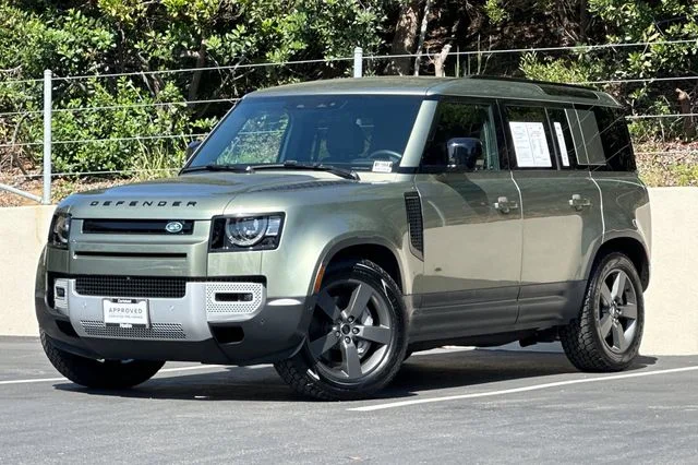 2025 Land Rover Defender 110 S P400's photo