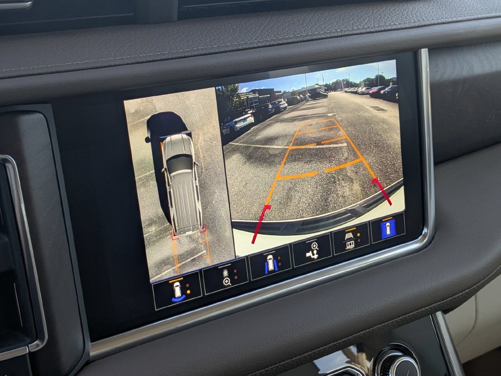 Used 2022 White GMC Denali image 19