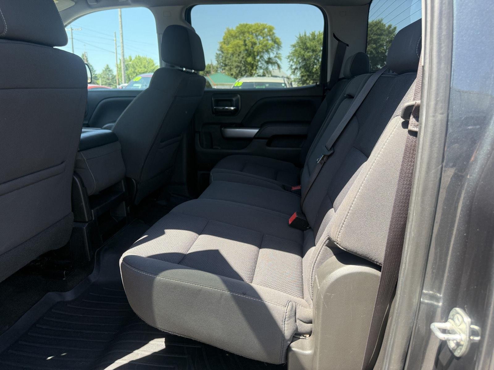 Used 2017 GRAPHITE METALLIC Chevrolet LT image 10