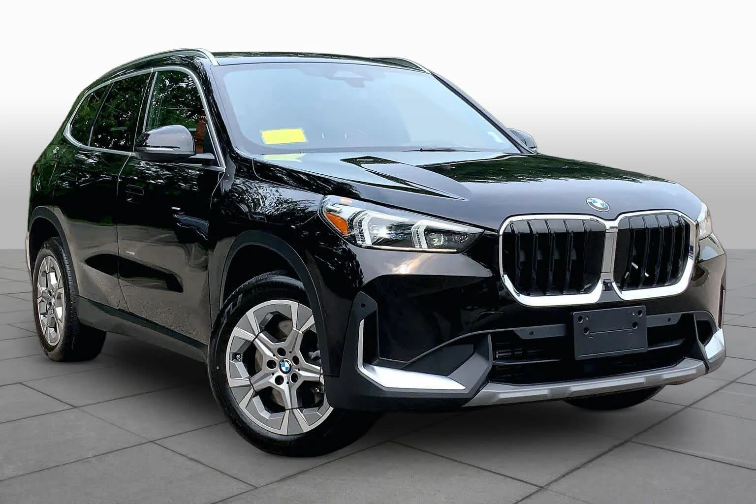 Used 2023 Jet Black BMW xDrive28i image 3