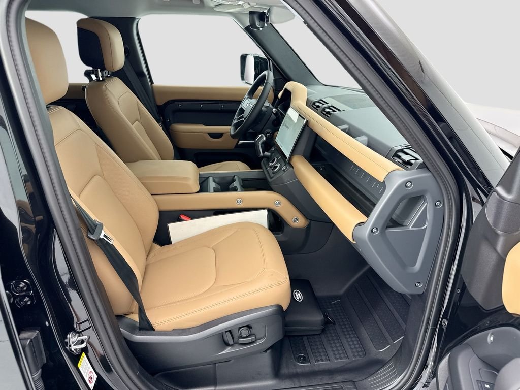 New 2026 Santorini Black Land Rover S image 18