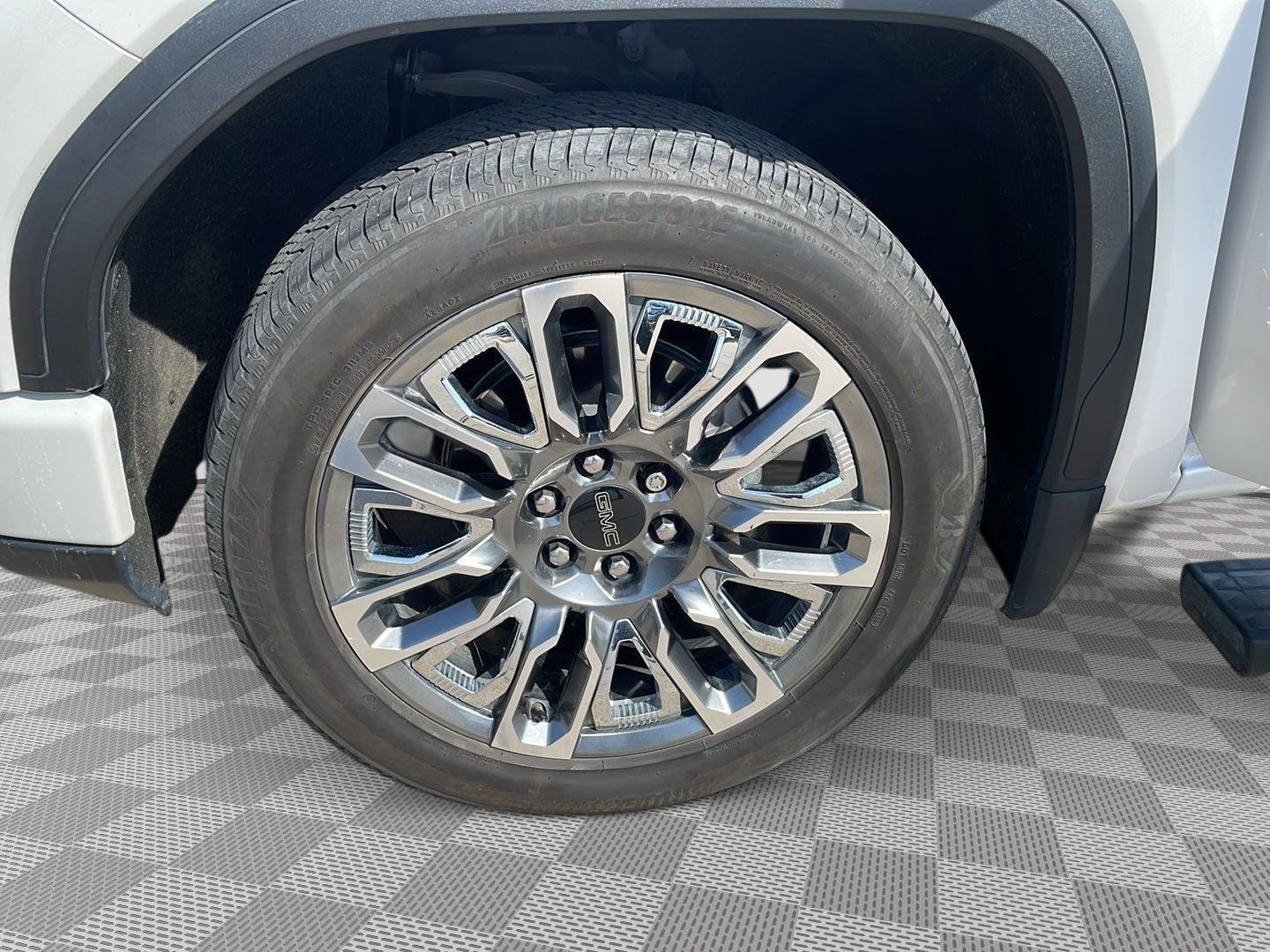 Used 2023 White Frost Tricoat GMC Denali Ultimate image 22