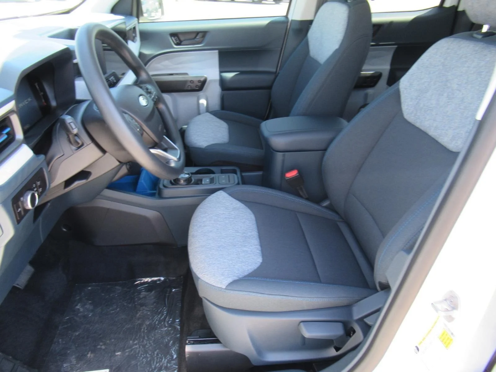 New 2026 Oxford White Ford XLT image 19