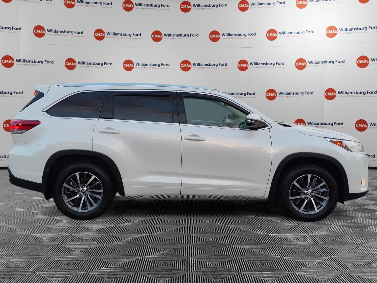 Used 2017 Blizzard Pearl Toyota XLE image 6