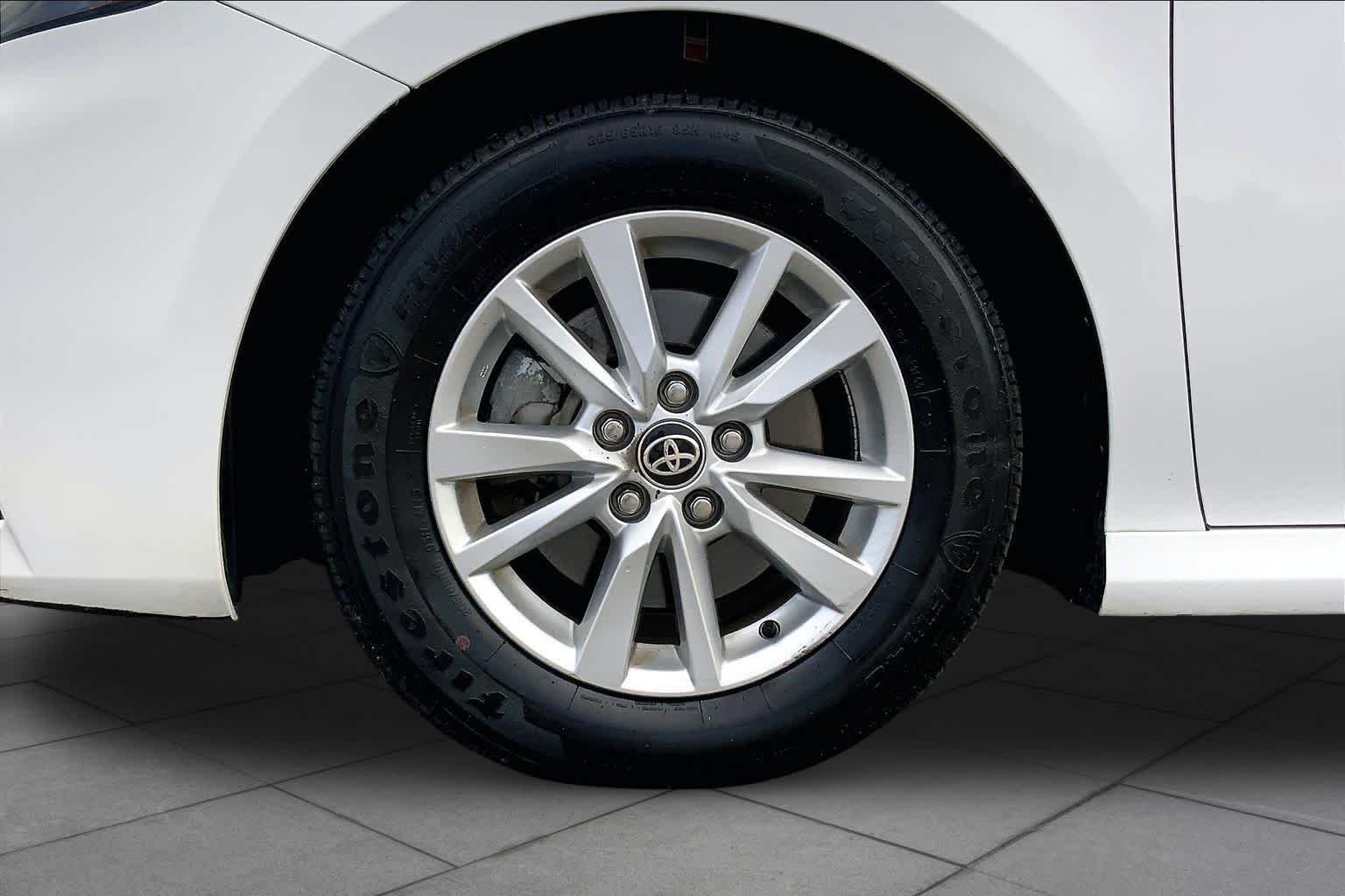 Used 2025 Ice Cap Toyota LE image 11