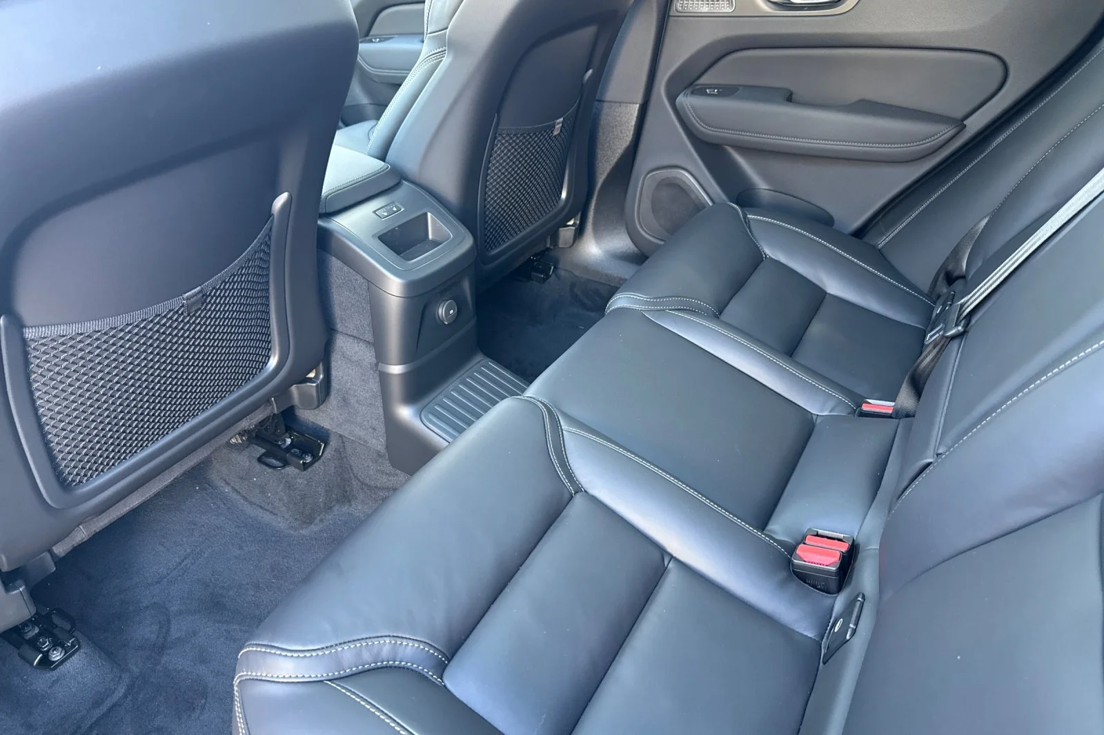 New 2026 ONYX BLACK Volvo Ultra image 9