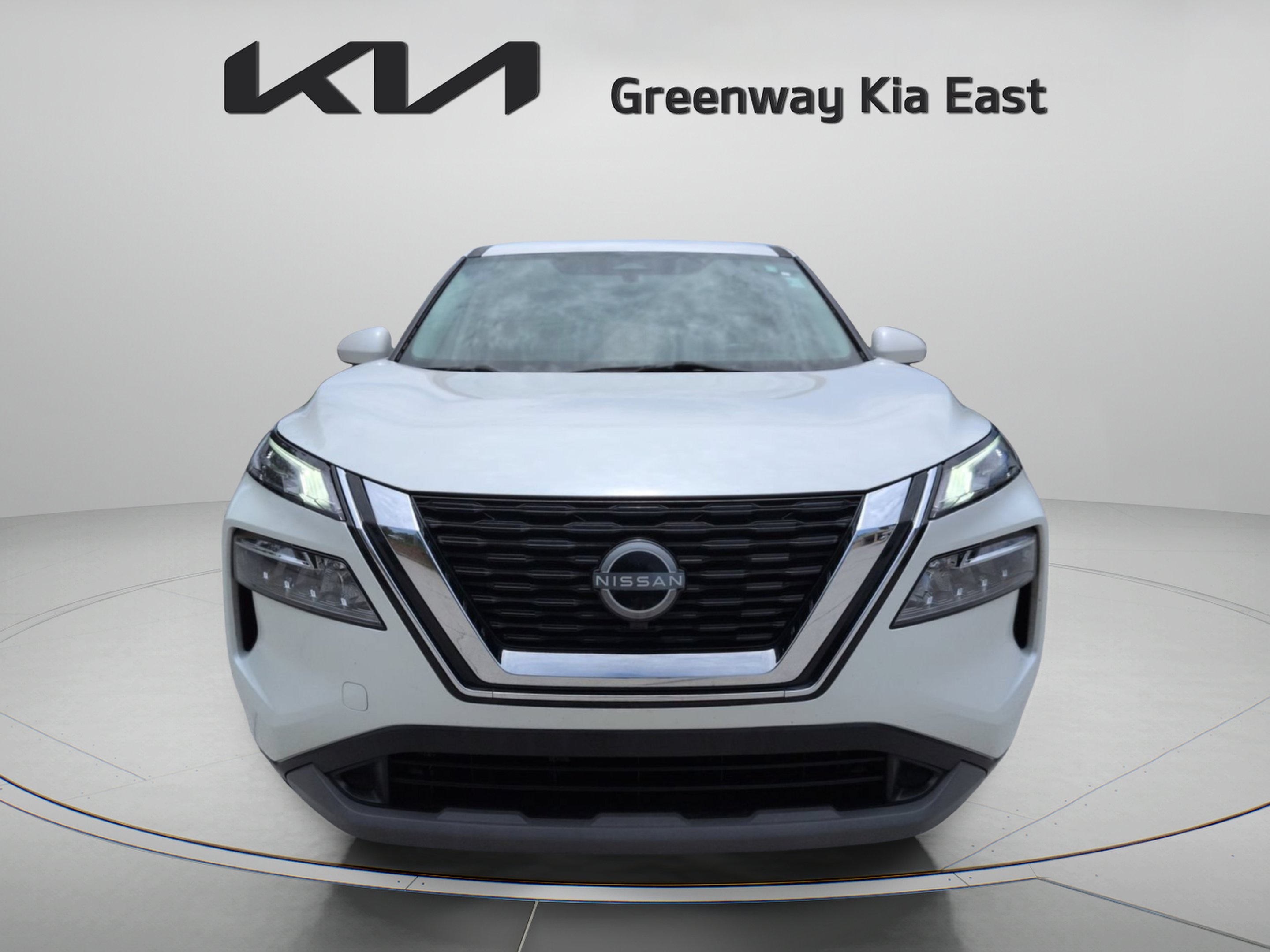 Used 2023 Pearl White Tricoat Nissan SV image 11