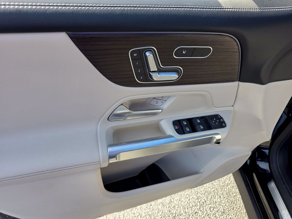 New 2026 Black Mercedes-Benz GLB 250 image 19