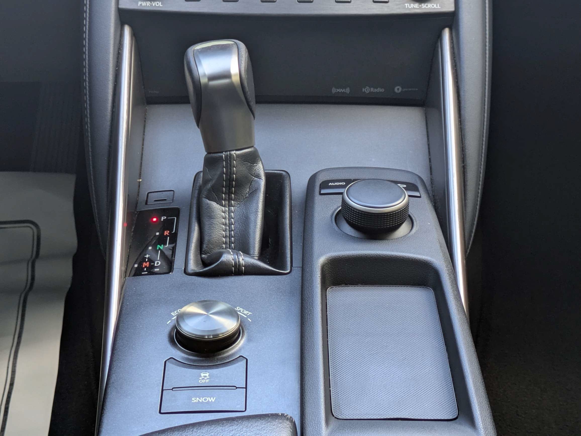 Used 2019  Lexus  image 19