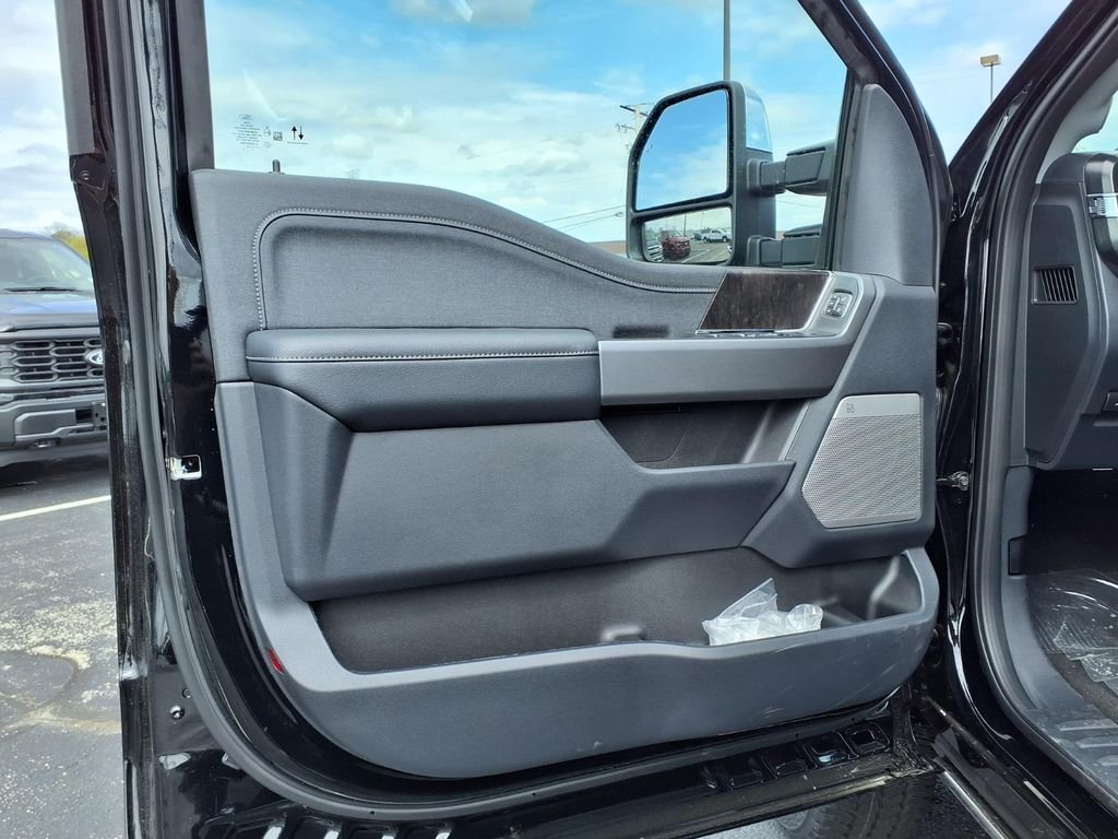 New 2026 Agate Black Metallic Ford F-250® Lariat® image 10