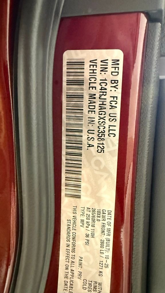 New 2025 Velvet Red Pearl-Coat Exterior Paint Jeep Altitude X image 25