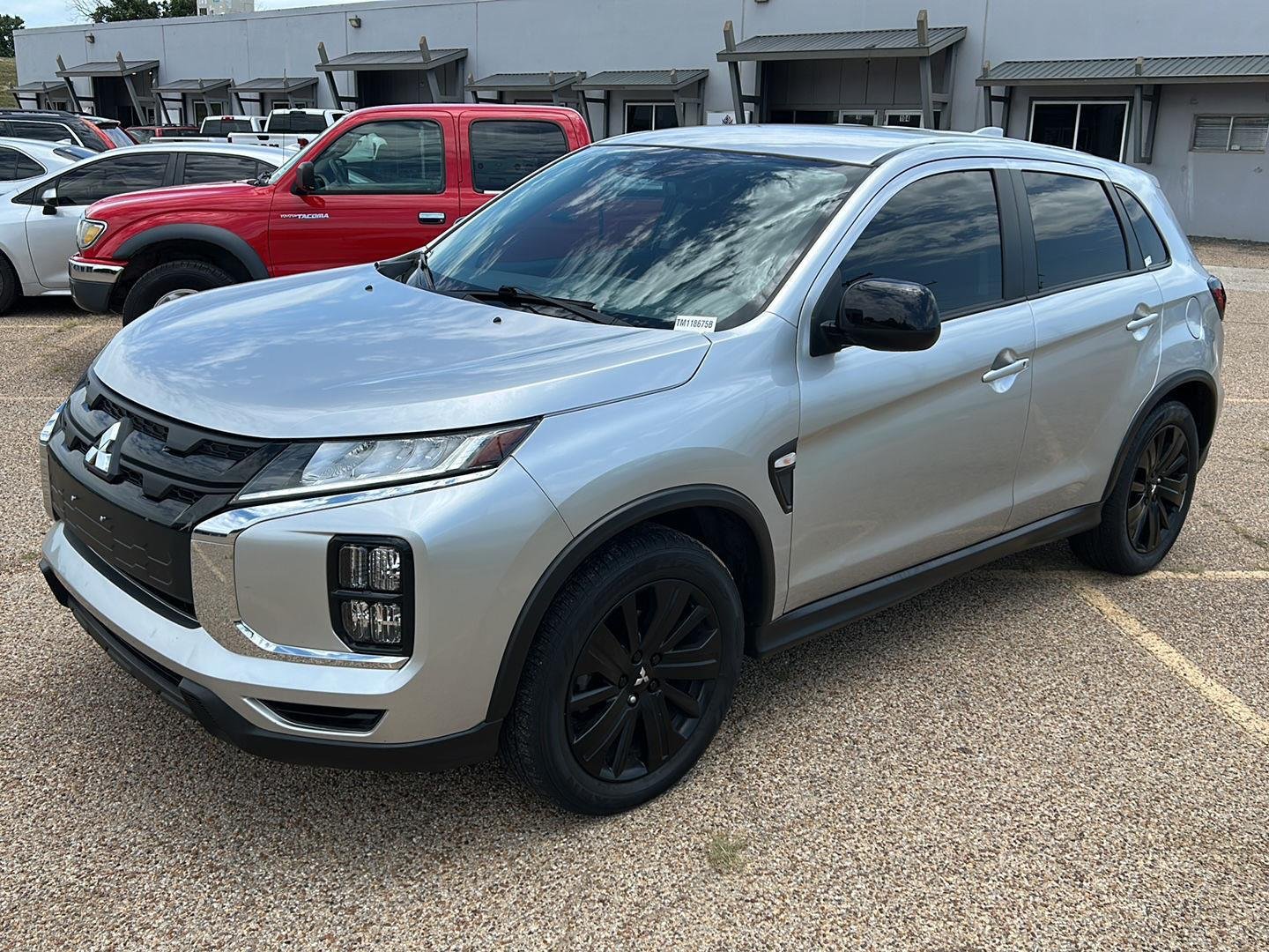 Used 2024 Alloy Silver Metallic Mitsubishi LE image 1