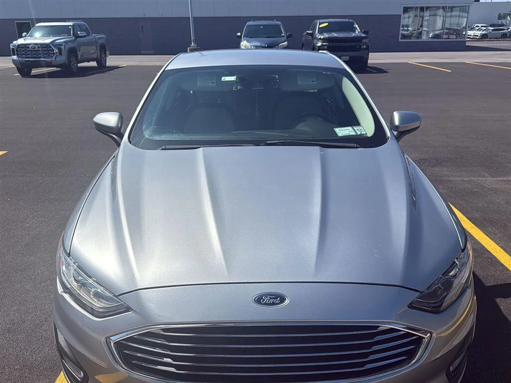 Used 2020 Iconic Silver Ford SE image 2