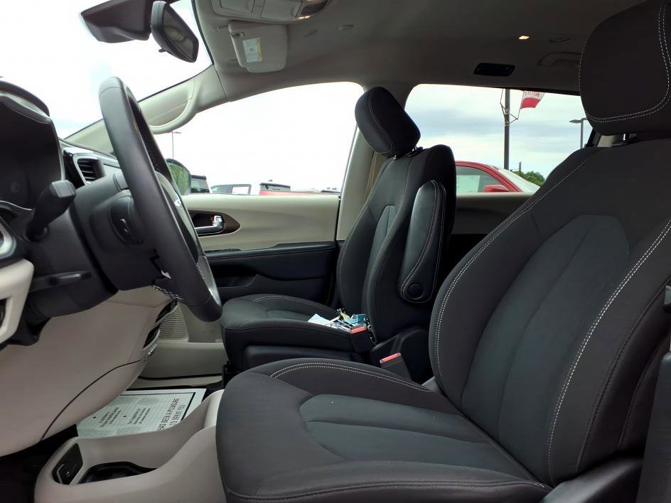 Used 2023 Bright White Clearcoat Chrysler LX image 15