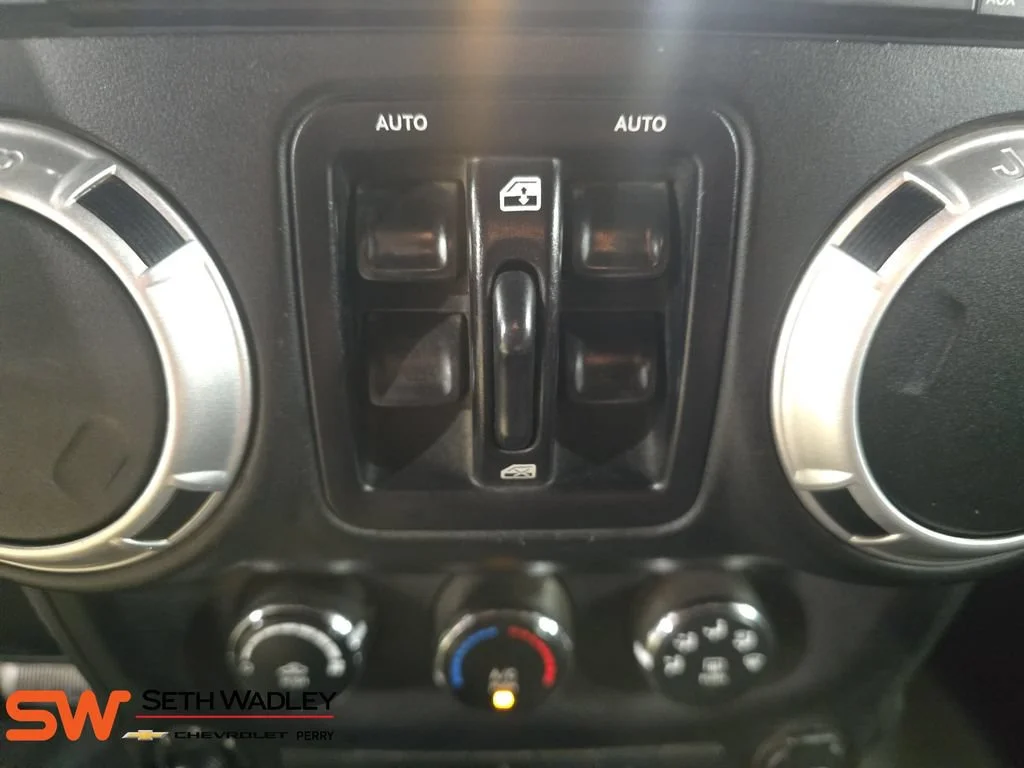 Used 2015 Red Jeep Sahara image 27