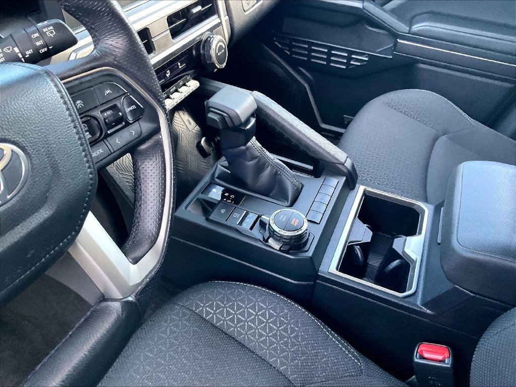 Used 2025  Toyota SR5 image 20
