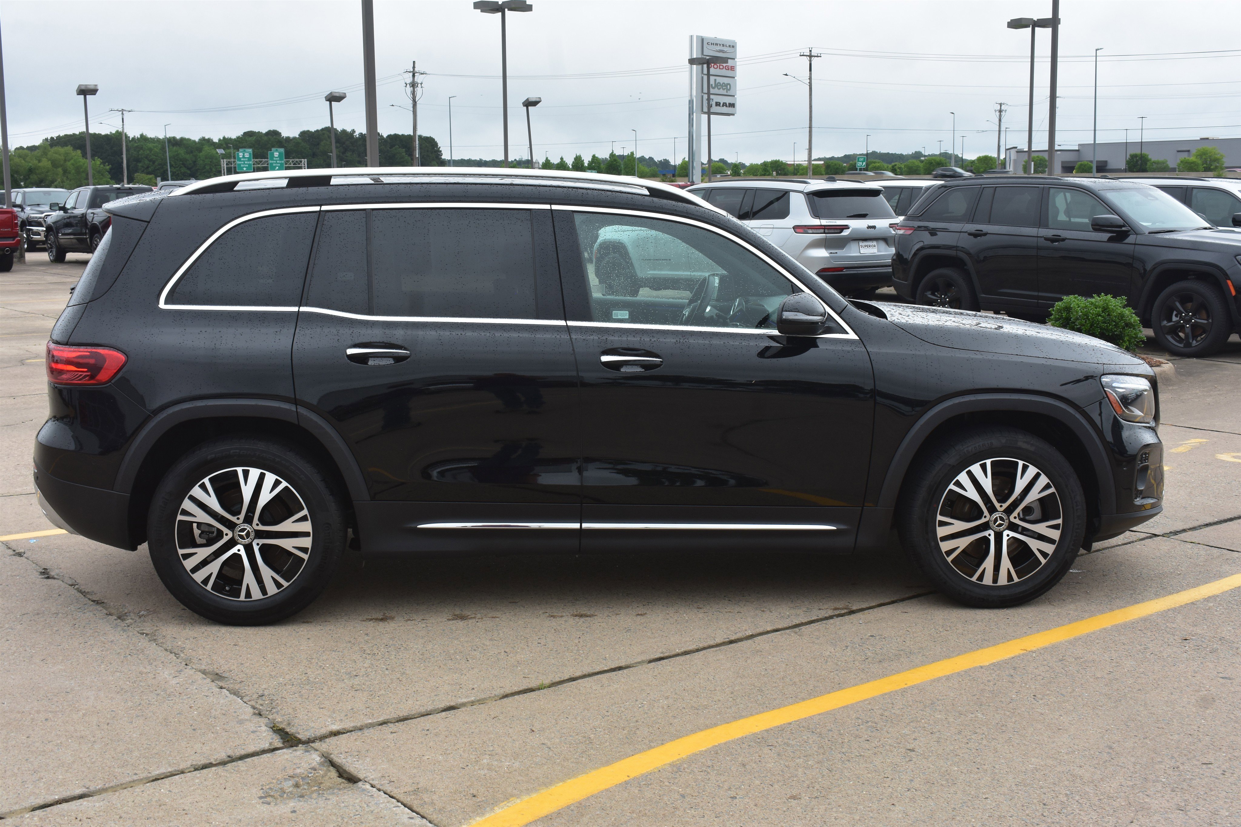 Used 2024  Mercedes-Benz GLB 250 image 4