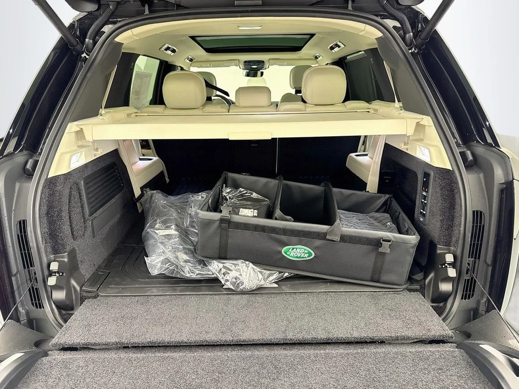 New 2027 Santorini Black Land Rover SE image 28