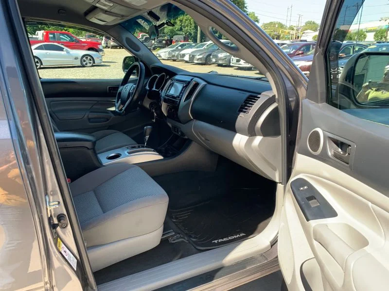 Used 2015 Gray Toyota Pickup 4D 6 ft image 28