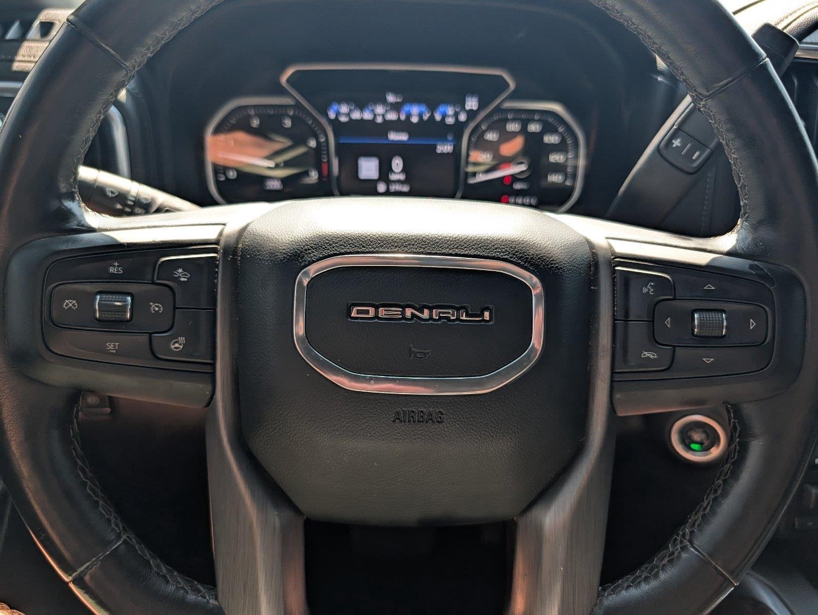 Used 2022 White Frost Tricoat GMC Denali image 24