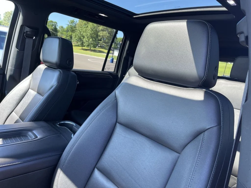 Used 2022 White Chevrolet LT image 11