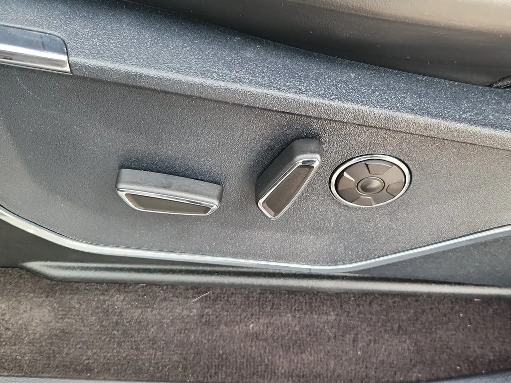 Used 2021 Black Ford Platinum image 8