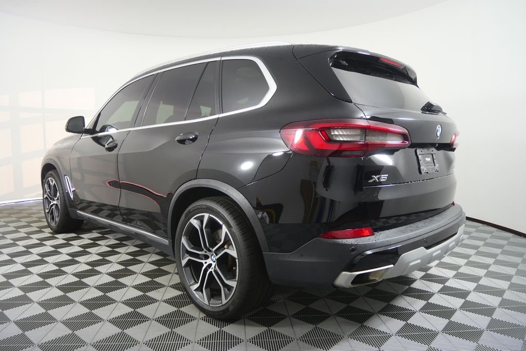 Used 2023 Jet Black BMW sDrive40i image 5