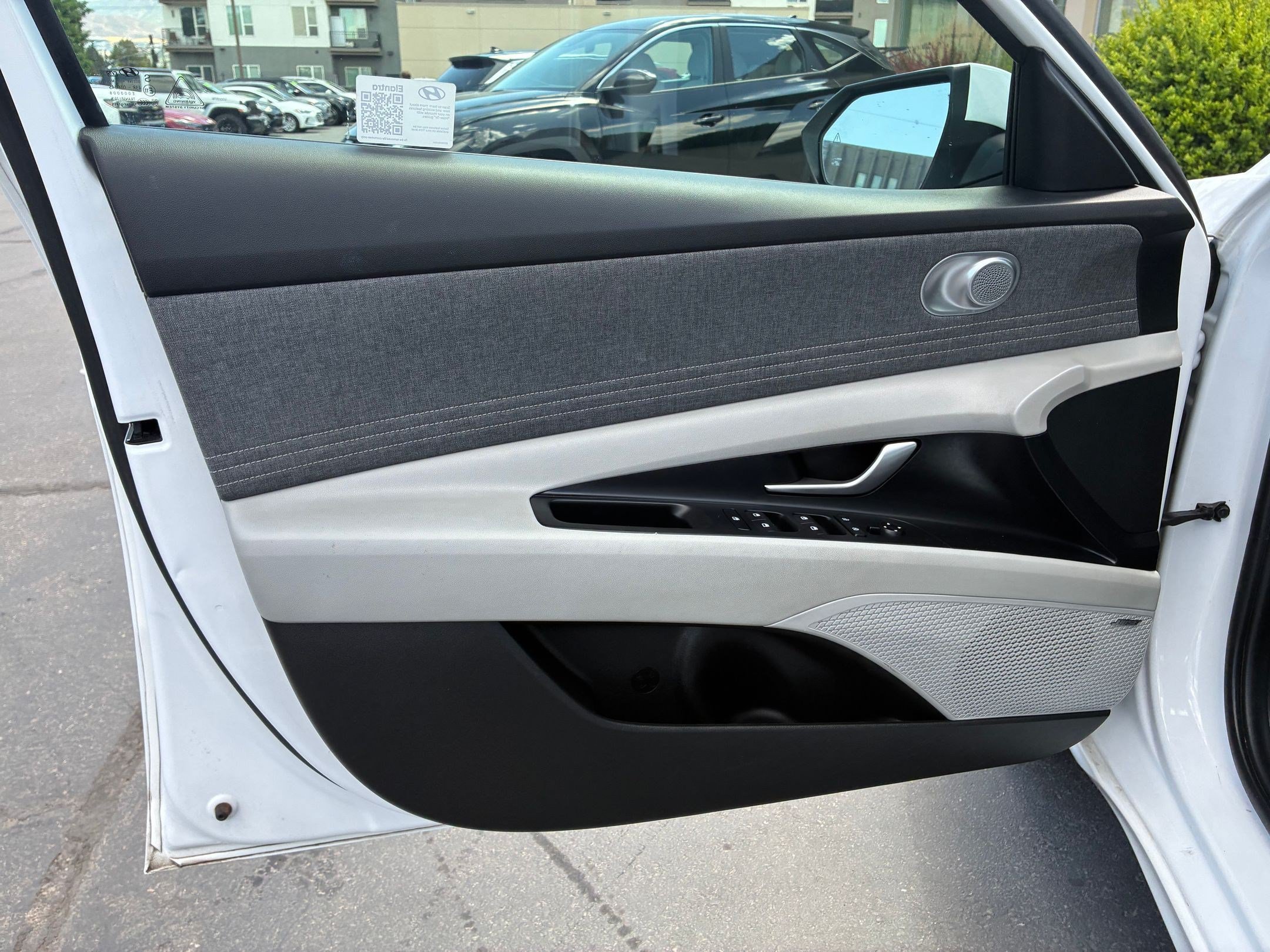 2024 Hyundai Elantra Limited - Photo 13